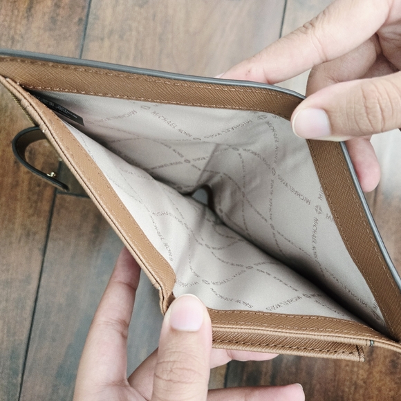 Michael Kors Jet Set Travel Large Double Zip Phone Wallet Wristlet Brown Luggage - Picture 11 of 12